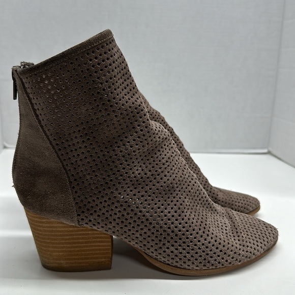 Jeffrey Campbell Jenelle Boots Heeled Ankle Booties Laser Cut Suede Tan Size 9.5 - Picture 3 of 12